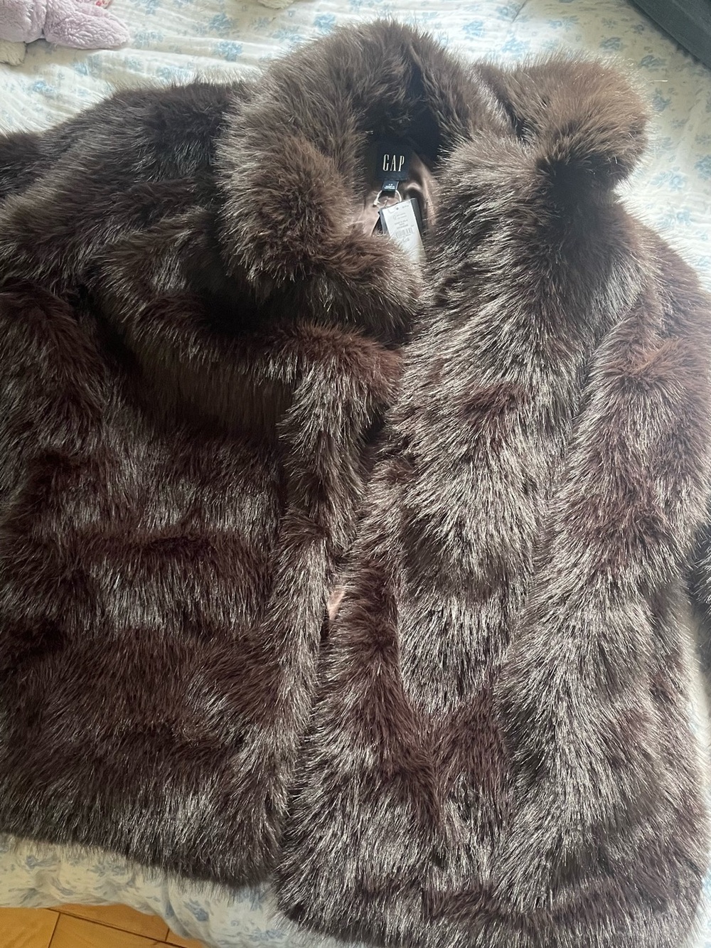 GAP Women's Plush Faux Fur Teddy Jacket in Dark Brown